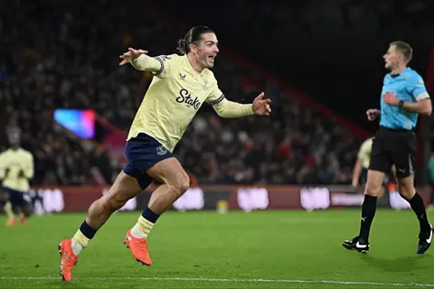 الدوري الإنجليزي.. إيفرتون ينتزع فوزًا ثمينًا من أنياب بورنموث